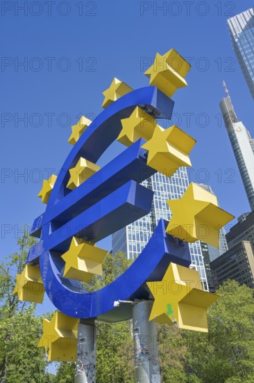 Euro Logo, Eurotower, ECB, Kaiserstrasse, Frankfurt am Main, Hesse, Germany