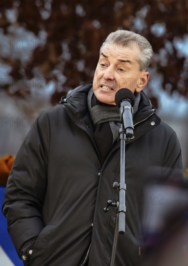 Publicist Michel Friedman gives a speech at the rally. The demonstrators gathered under the heading. Uprising of the decent. We are the firewall! Berlin