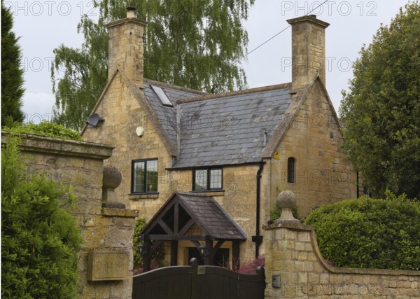 A beautiful romantic cottage in the popular Cotswold village of Broadway in England
