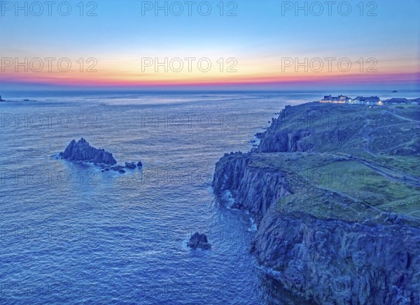 Land's End, coast and hotel on the Atlantic, at dusk. Land's End, the tip of the headland in the west of Cornwall, is the most westerly point in England. Land's End, Sennen, Penzance, Cornwall, South West England, Great Britain