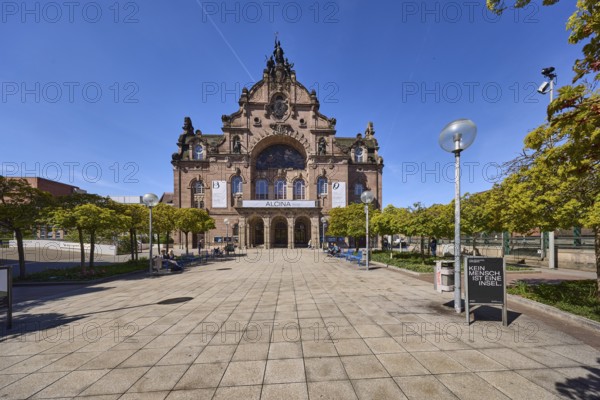 Nuremberg State Theatre, architect Christian Heinrich Seeling, theatre, opera, trees, lantern, pavement slabs, square, blue sky, Richard-Wagner-Platz, Nuremberg, Middle Franconia, independent city, Bavaria, Germany