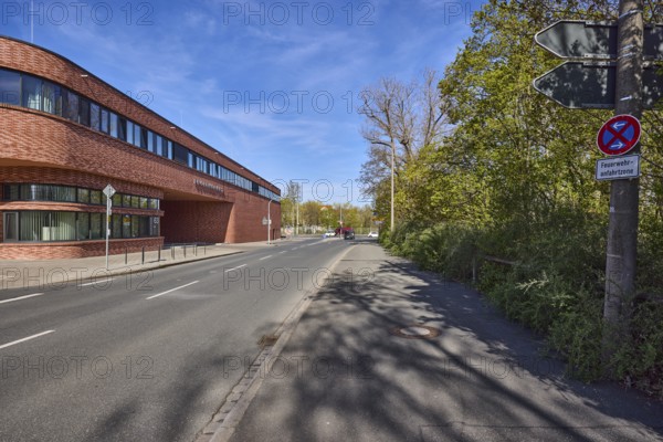 Fire Station 1, modern architecture, driveway, street, lantern, trees, blue sky, cirrostratus clouds, Reutersbrunnenstraße, Nuremberg, Middle Franconia, independent city, Bavaria, Germany