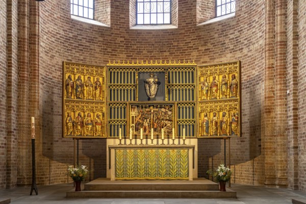Altar in the interior of Ratzeburg Cathedral, Ratzeburg, Schleswig-Holstein, Germany