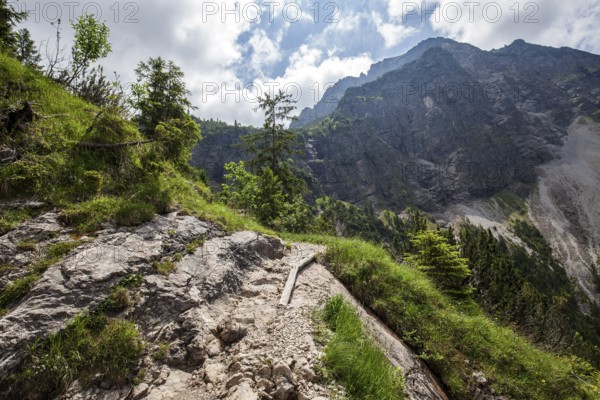 Hiking trail from Gaißalpe to Unterer Gaißalpsee, behind Rubihorn, near Oberstdorf, Oberallgäu, Allgäu Alps, Allgäu, Bavaria, Germany