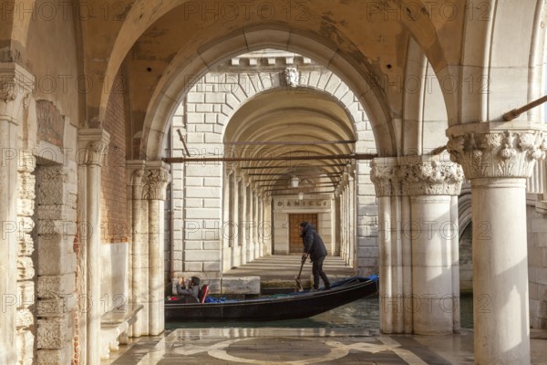 Doge's Palace, arcades on the south side, gondola on the Rio di Palazzo o dell Paglia, Venice, Veneto, Italy