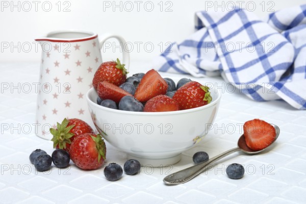 Bowl with blueberries and strawberries