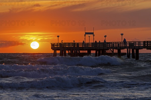 Sunset, pier, waves, swell, Wustrow, Fischland, Mecklenburg-Vorpommern, Germany