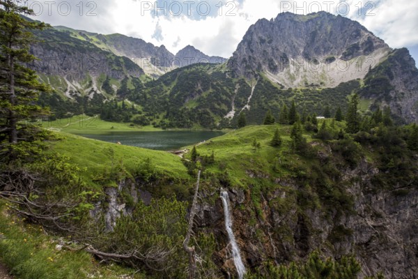 View from the hiking trail from Gaißalpe to Unterer Gaißalpsee, behind Gaißalpsee and Rubihorn, near Oberstdorf, Oberallgäu, Allgäu Alps, Allgäu, Bavaria, Germany