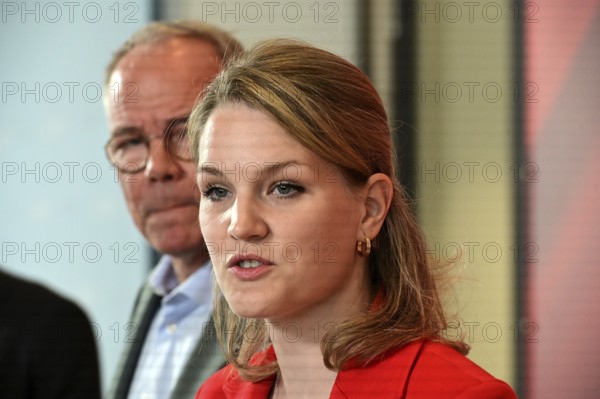 Matthias Miersch (left), Chairman of the SPD parliamentary group, and Sonja Eichwede, one of the deputies, at the press statement in front of the parliamentary group meeting room in the Reichstag