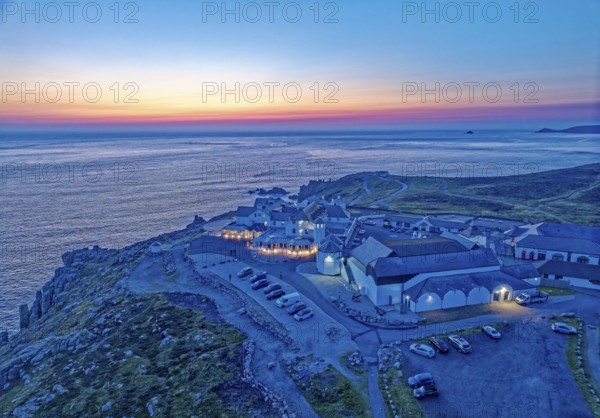 Land's End, landscape and hotel on the Atlantic, at dusk. Land's End, the tip of the headland in the west of Cornwall, is the most westerly point in England. Land's End, Sennen, Penzance, Cornwall, South West England, Great Britain