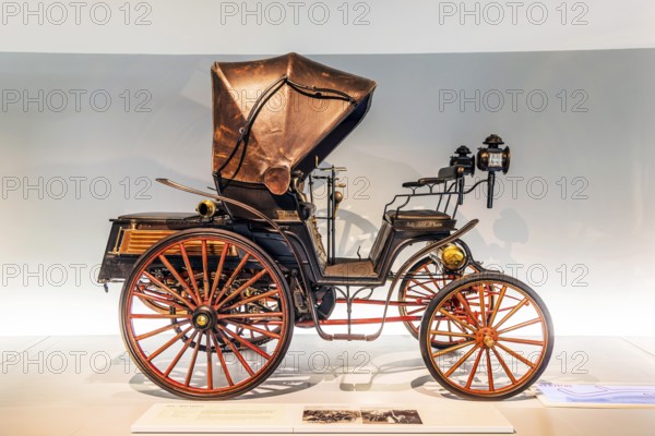 Benz Victoria from 1893: The Mercedes-Benz Museum in Stuttgart presents a journey through the automotive history of the global corporation. The history of the Mercedes star begins with the first automobile in 1886. 160 vehicles are on display. Stuttgart, Baden-Württemberg, Germany