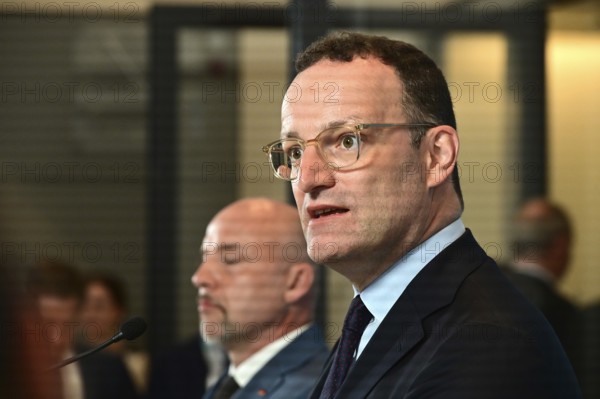 On the right, the chairman of the CDU/CSU parliamentary group, Jens Spahn (CDU), and his deputy Alexander Hoffmann (CSU) at the weekly press statement in front of the parliamentary group meeting room in the Reichstag. This time it was about the expert opinion on the purchase of masks, among other things