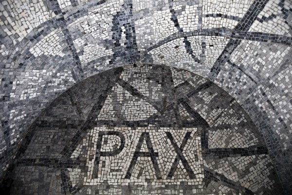 Bittermark memorial, memorial site, detail of the crypt with the word PAX, artist Léon Zack, Dortmund, North Rhine-Westphalia, Germany
