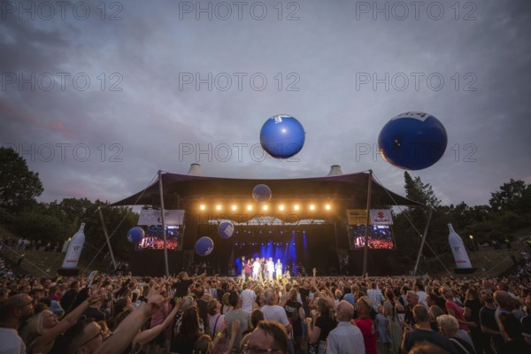Balls above the audience at the Berliner Rundfunk 91.4 Open Air at the Berlin Parkbühne Wuhlheide on 05.07.2025