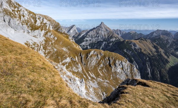 Mountain panorama with picturesque mountain landscape, descent from the Gamsjoch, behind mountain peaks Sonnjoch and Schaufelspitze, in autumn, Rißtal in the Eng, Karwendel, Tyrol, Austria