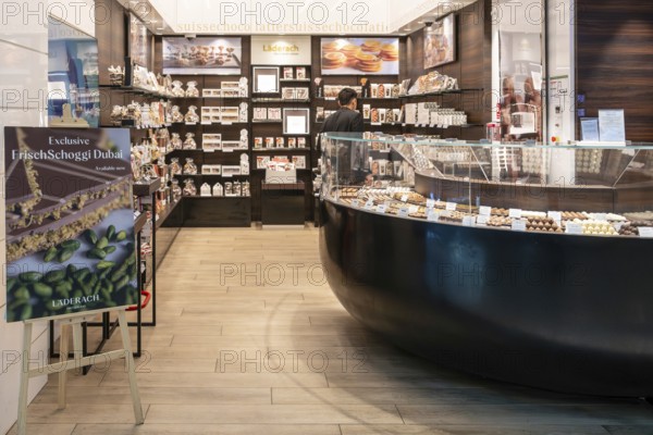 Läderach chocolate shelf