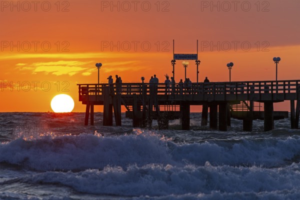Sunset, pier, waves, swell, Wustrow, Fischland, Mecklenburg-Vorpommern, Germany