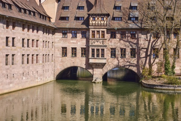 Heilig-Geist-Spital, historical hospital, river Pegnitz, tree, reflection, water surface, Nuremberg, Middle Franconia, independent city, Bavaria, Germany
