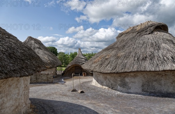 The replicas of Neolithic houses are part of the Neolithic Living and Houses exhibition at the Stonehenge Visitor Centre. Amesbury, Wiltshire, South England, Great Britain
