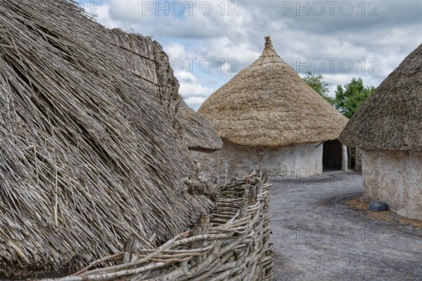 The replicas of Neolithic houses are part of the Neolithic Living and Houses exhibition at the Stonehenge Visitor Centre. Amesbury, Wiltshire, South England, Great Britain