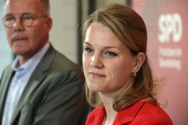 Matthias Miersch (left), Chairman of the SPD parliamentary group, and Sonja Eichwede, one of the deputies, at the press statement in front of the parliamentary group meeting room in the Reichstag