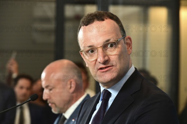 On the right, the chairman of the CDU/CSU parliamentary group, Jens Spahn (CDU), and his deputy Alexander Hoffmann (CSU) at the weekly press statement in front of the parliamentary group meeting room in the Reichstag. This time it was about the expert opinion on the purchase of masks, among other things