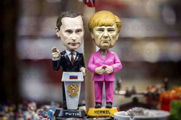 Comic figures in a shop window, Russian President Vladimir Putin and former German Chancellor Angela Merkel, Merkel diamond. Venice, Italy