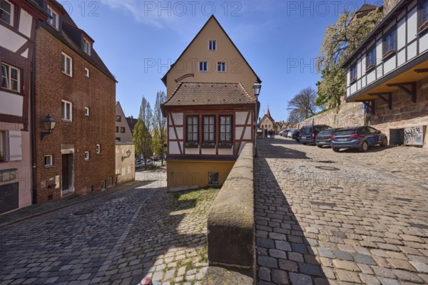Residential building, historic half-timbered houses, sandstone wall, lantern, cobblestones, trees, parking boxes, vehicles, blue sky, cirrostratus clouds, street Am Ölberg, Nuremberg, Middle Franconia, independent city, Bavaria, Germany