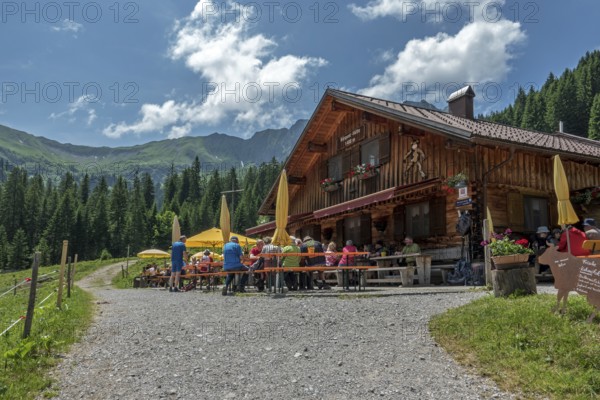 Bärgunthütte, Bärgunttal, behind mountains of the Allgäu Alps, near Baad, Kleinwalsertal, Allgäu Alps, Vorarlberg, Austria