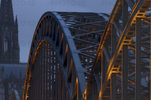 Evening atmosphere at Cologne Cathedral, Hohenzollern Bridge, Cologne, North Rhine-Westphalia, Germany