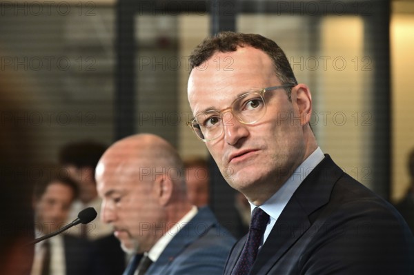 On the right, the chairman of the CDU/CSU parliamentary group, Jens Spahn (CDU), and his deputy Alexander Hoffmann (CSU) at the weekly press statement in front of the parliamentary group meeting room in the Reichstag. This time it was about the expert opinion on the purchase of masks, among other things