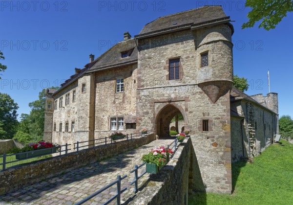 Dringenberg Castle is a medieval hilltop castle in Dringenberg in the district of Höxter. It was one of the most important regional castles of the Paderborn bishopric. Dringenberg, North Rhine-Westphalia, Germany