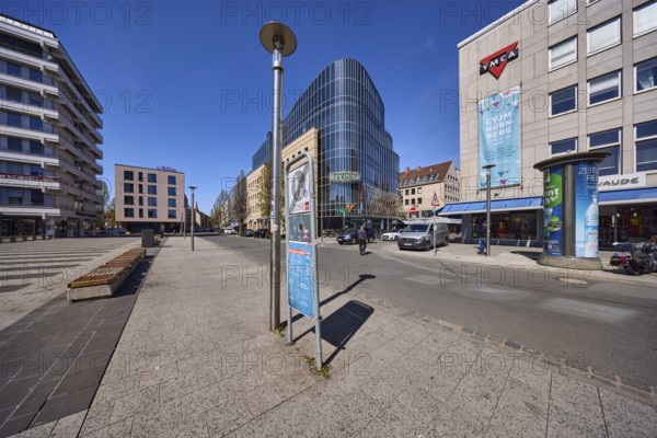 Retail park Maximum, modern architecture, glass facade, square, general architecture, lantern, benches, advertising pillar, blue sky, cirrostratus clouds, intersection Kornmarkt with Krebsgasse, Nuremberg, Middle Franconia, independent city, Bavaria, Germany