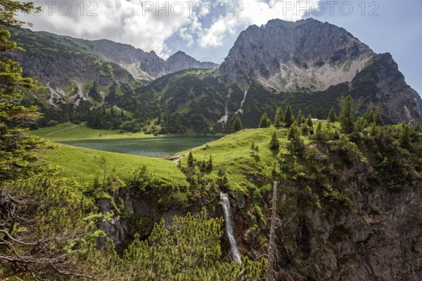 View from the hiking trail from Gaißalpe to Unterer Gaißalpsee, behind Gaißalpsee and Rubihorn, near Oberstdorf, Oberallgäu, Allgäu Alps, Allgäu, Bavaria, Germany