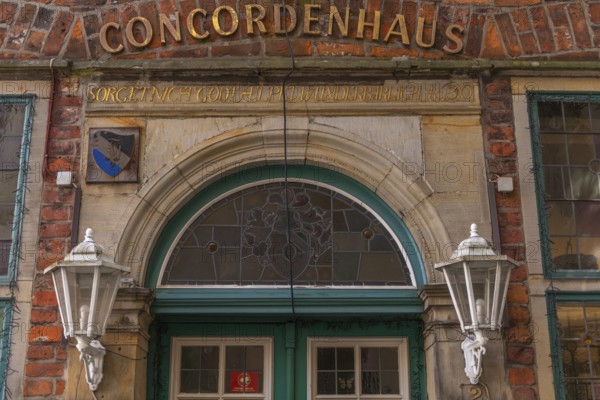 Entrance to the Concordenhaus, student fraternity T.V. Concordia from 1895, lamps, stained glass, coat of arms, inscription, renovated Schnoor district with small shops, galleries, restaurants, cafés and residential buildings, Gängeviertel in the old town, former fishermen's and boatmen's settlement, narrow alleys, pedestrian zone, numerous listed buildings, classicist, historicist, baroque and renaissance architecture, tourist attraction, destination, pleasure, Hanseatic city of Bremen, Germany