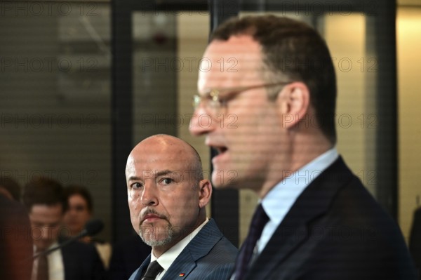 On the right, the chairman of the CDU/CSU parliamentary group, Jens Spahn (CDU), and his deputy Alexander Hoffmann (CSU) at the weekly press statement in front of the parliamentary group meeting room in the Reichstag. This time it was about the expert opinion on the purchase of masks, among other things