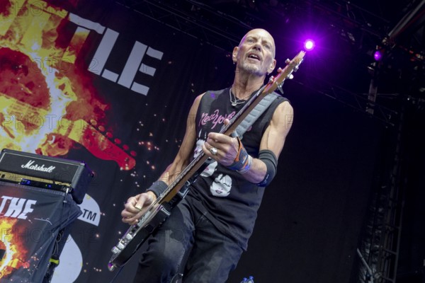 Ali McMordie, bassist, Stiff Little Fingers, punk rock band, Northern Ireland, open air at the Citadel Music Festival, 04.07.2025, Zitadelle Spandau, Berlin, Germany < english> Stiff Little Fingers, punk rock band, Northern Ireland, open air at the Citadel Music Festival, July 4, 2025, Spandau Citadel, Berlin, Germany