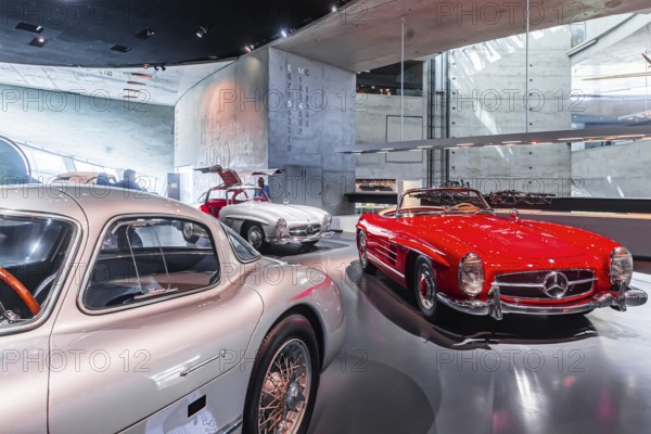 Mercedes-Benz 300 SL Roadster from 1962. The Mercedes-Benz Museum in Stuttgart presents a journey through the automotive history of the global corporation. The history of the Mercedes star begins with the first automobile in 1886. 160 vehicles are on display. Stuttgart, Baden-Württemberg, Germany