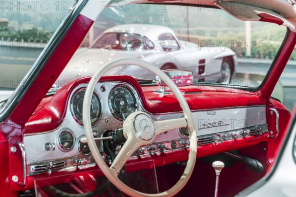 Mercedes-Benz 300 SL Roadster from 1962. The Mercedes-Benz Museum in Stuttgart presents a journey through the automotive history of the global corporation. The history of the Mercedes star begins with the first automobile in 1886. 160 vehicles are on display. Stuttgart, Baden-Württemberg, Germany