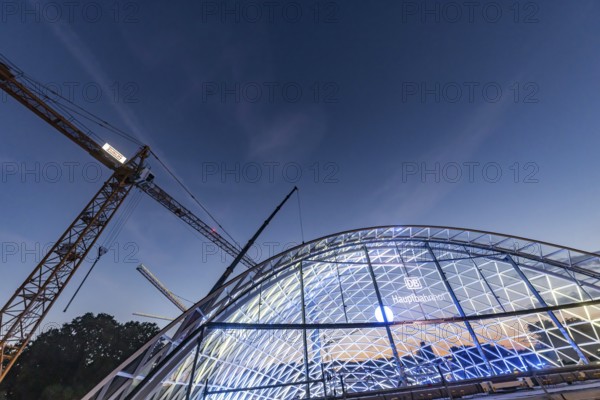 First entrance portal at the new Stuttgart main station completed. One of four so-called lattice shells, which travellers will use to access the underground through station in future, is revealed for the first time. The spectacular steel and glass construction was realised by façade specialist Seele and planned by christoph ingenhoven architects. Stuttgart, Baden-Württemberg, Germany