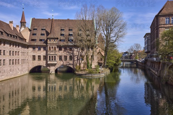Heilig-Geist-Spital, historic hospital, river Pegnitz, historic buildings, trees, symmetrical reflections, water surface, blue sky, cirrostratus clouds, Pfarrgasse, Nuremberg, Middle Franconia, independent city, Bavaria, Germany