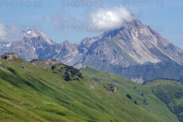 View from the Hochalp pass, behind left Johannes Licht, behind right Biberkopf, Allgäu Alps, near Hochkrumbach, Vorarlberg, Austria
