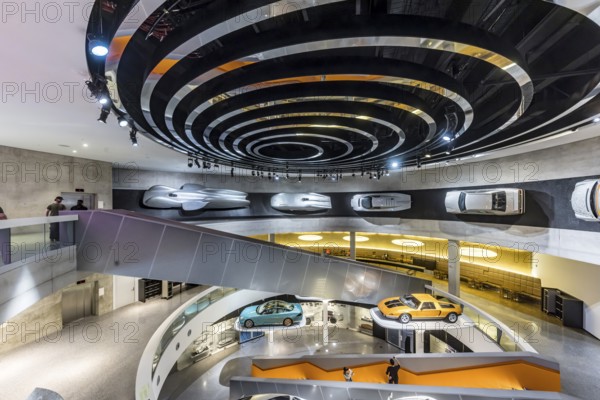 The Mercedes-Benz Museum in Stuttgart presents a journey through the automotive history of the global corporation. The history of the Mercedes star begins with the first automobile in 1886. 160 vehicles are on display. Stuttgart, Baden-Württemberg, Germany