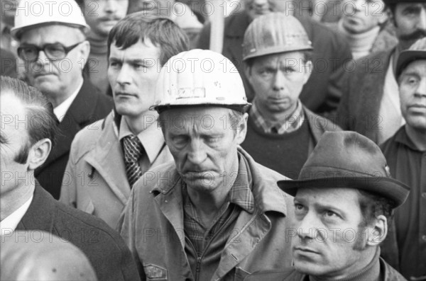 The concern for their jobs is written all over the faces of the workers and employees of the Krupp Suedwestfalen company during their protest on 15.01.1976 in Siegen-Geisweid, Germany