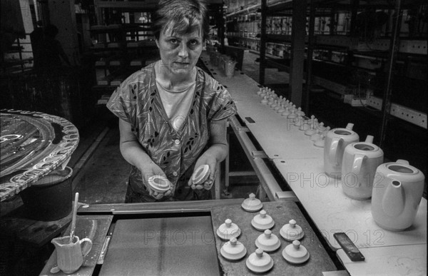 Germany, Kahla, 20.12.1991, Porzellanwerk Kahla, worker in the production of jugs