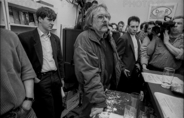 Germany, Berlin, 28 January 1992, Opening of the Matthias Domaschk Memorial Library, (in the Environmental Library), Gerhard Poppe, (left: David Gill / Press spokesman of the Gauck authority