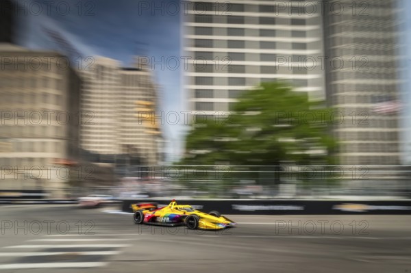 ALEX PALOU (10) of Barcelona, Spain travels through turn 3 to qualify for the Detroit Grand Prix on the Streets of Detroit in Detroit, MI