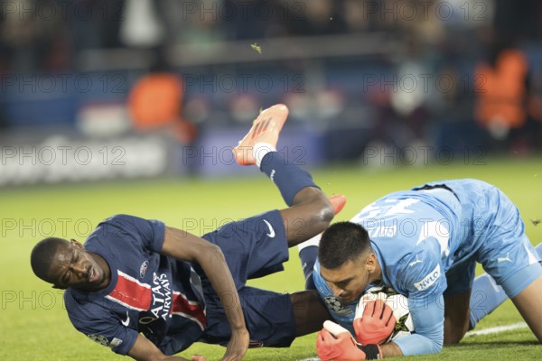 Football match, Ousmane DEMBELE' Paris St Germain falls to the ground and arrives late, Paulo GAZZANIGA Girona FC has the ball safely in his arms on the ground, Parc des Princes football stadium, Paris