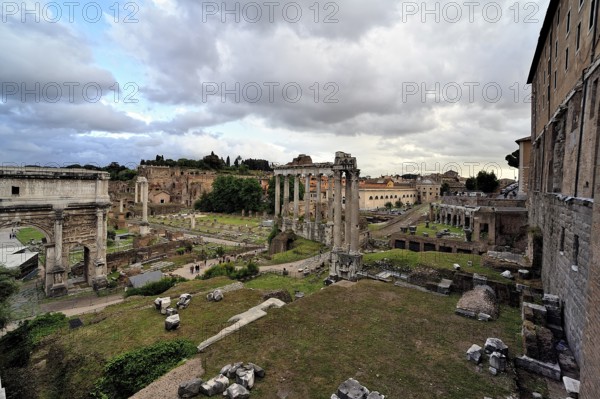 A picture of the amazing roman forum