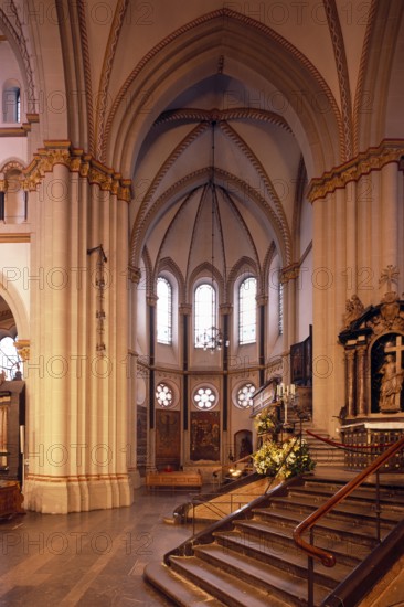 Ascent to the choir and view into the north transept, St., Sankt, Saint